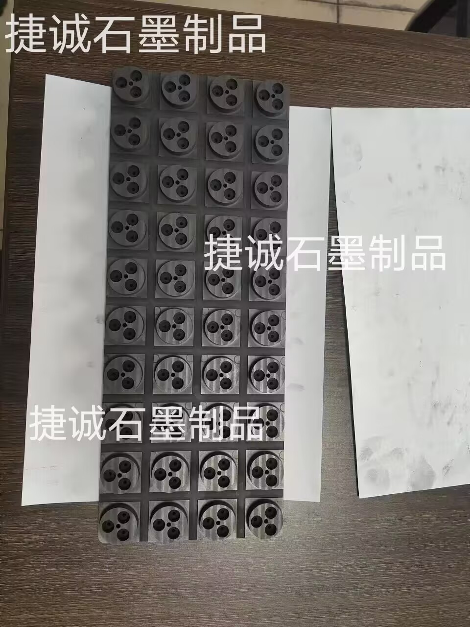 電子器件燒結(jié)用石墨治具，電子燒結(jié)石墨模具，半導(dǎo)體燒結(jié)石墨模具，二極管封裝石墨模具，燒結(jié)石墨模具，石墨模具，電子燒結(jié)石墨模具生產(chǎn)廠(chǎng)家，半導(dǎo)體燒結(jié)石墨模具生產(chǎn)廠(chǎng)家